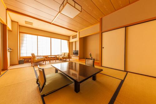 Zazan Minakami - Dining Options