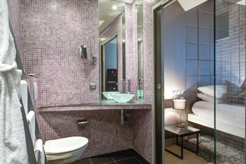 ZE Hotel - How To Book Your Stay