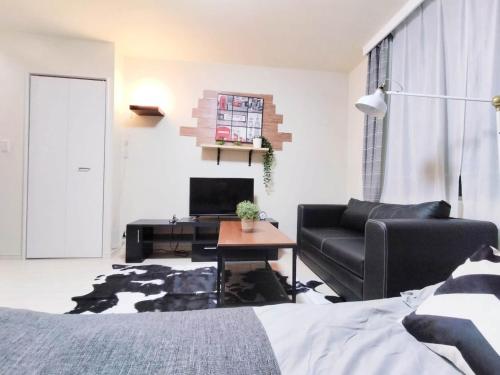 43 Shinjuku Central Inn, 5 Mins to Station, Max 3, Directly Accessible to Shinjuku, Near Takadanobaba, With a Shared Bath and a Wooden Floor With a Silver Seat, Original Accommodation - Guest Experience Highlights