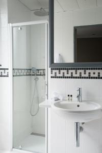 Apollon Montparnasse - Check-in and Check-out