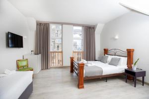 Arch Hotel - Check-In and Check-Out Procedures