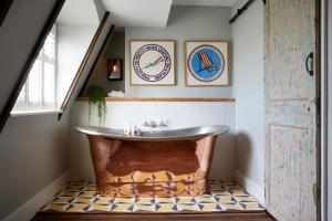 Artist Residence Brighton - Unique Features