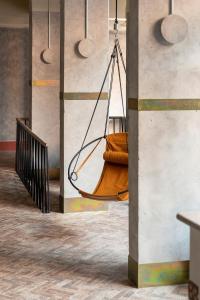 Bermonds Locke, Tower Bridge - Location and Accessibility