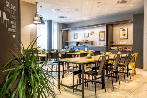 Best Western Plus Suitcase Paris La Défense - Nearby Attractions and Activities