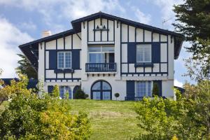 Briketenia Hotel - Booking Information