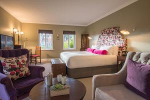 Burley Manor - Booking and Policies