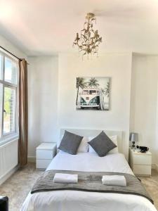 Canary Wharf Holiday Rooms - Booking Policies