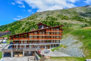 Chalet Des Neiges: the Peak of Arcs - About Staying Here
