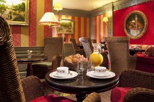 Chambiges Elysées - About Staying Here