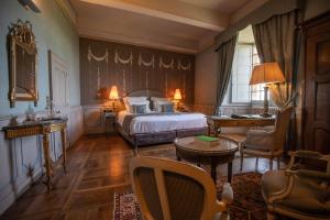 Château De Mercuès - Family and Business Amenities