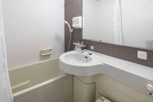 Comfort Hotel Tokyo Higashi Nihombashi - Transportation and Accessibility