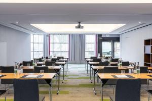 Courtyard by Marriott Paris Saint Denis - Transportation Options