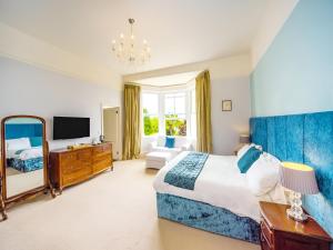 Crofton House Hotel - Policies and Booking