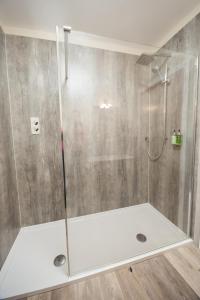 Crown Lodge Hotel - Questions About Staying Here