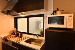 F, C, (H/F) 5 3 5 Wave Speed · Pole Shelter - Practical Considerations