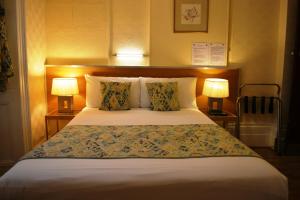 Falcon Hotel - Nearby Attractions