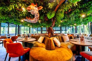 Friendship - Hotel & Restaurant - How To Book Your Stay