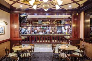 Globe Inn - Nearby Attractions and Activities