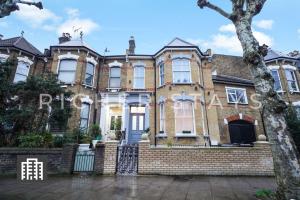 Hackney Suites - En-Suite Rooms & Amenities - House Rules