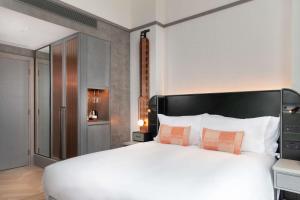 Hart Shoreditch Hotel London, Curio Collection by Hilton - Nearby Attractions