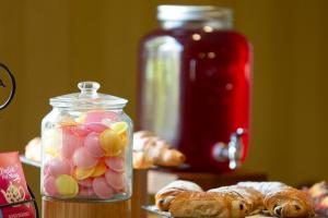 Holiday Inn London Brentford Lock, an IHG Hotel - Check-in and Check-out