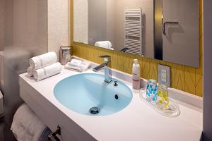 HOTEL COCOA RESORT - Surrounding Attractions and Accessibility