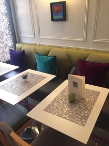 Hotel Dauphin - Parking and Transportation