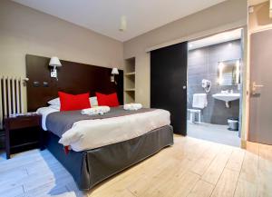 Hotel Migny Opera Montmartre - Multilingual Staff and Services