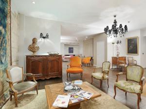 Hotel of Notre-Dame - About Staying Here