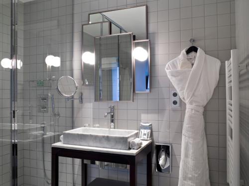 Hotel Saint Dominique - How To Book Your Stay