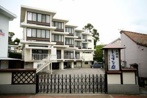 HOTEL SHIRAHAMAKAN - Nearby Attractions
