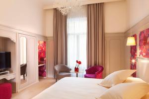 Hotel & SPA Oceania LUnivers Tours - Accessibility and Transportation