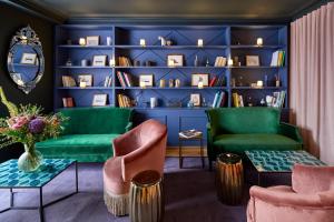 Hotel Taylor - Transportation and Nearby Attractions