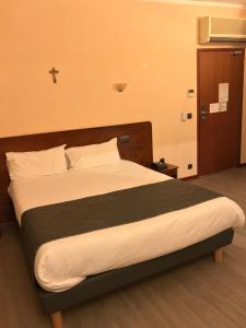Hotel Vesuvio - Room Types and Features