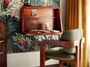 Hyde London City - Transportation Options