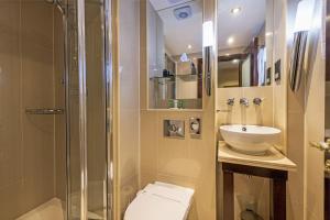 Hyde Park International - Policies and Booking Information