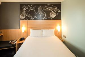 Ibis Reading Centre - Booking Information and Policies