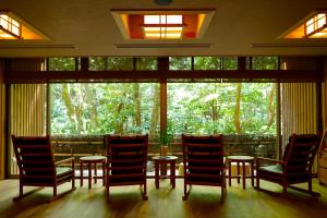 Ikyu Ryokan Review: A Tranquil Stay in Japan - Dining Options