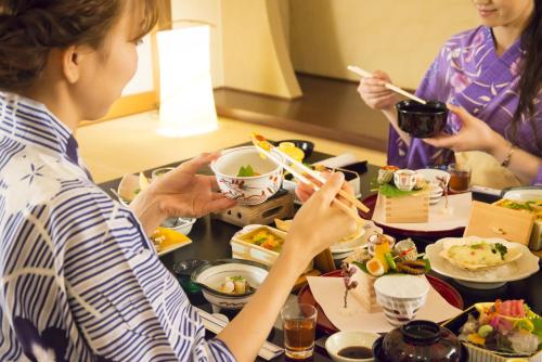 Juhachiro Review - Activities and Local Attractions