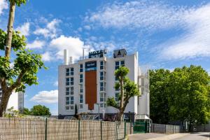 Kyriad Paris West - Colombes - Nearby Attractions and Transportation