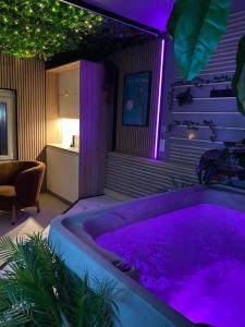 Lapparthôtel 23RD Avenue - Private Spa - Love Room - Themed Apartments - Spa and Wellness Facilities