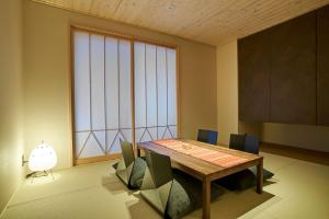 Lian Kanazawa - Location and Accessibility