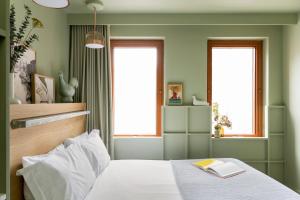 Locke at Broken Wharf - Review Highlights