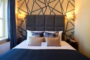 Mandolay Hotel Guildford - Parking and Transportation Options