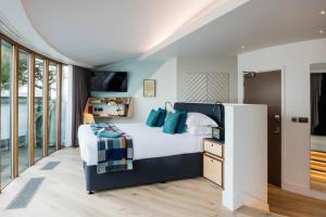 Marrables Farringdon Hotel - Nearby Attractions and Activities