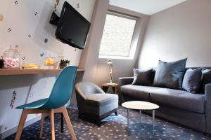 Maxim Folies Hotel - Nearby Attractions