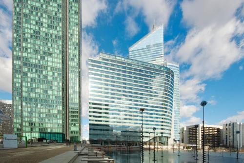 Melia Paris La Defense - Location and Accessibility