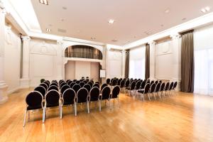 Mercure Lille Roubaix Grand Hotel - Nearby Attractions