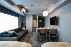 Minn Gion - Languages Spoken