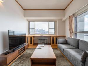 Mountainside Palace - Booking Information